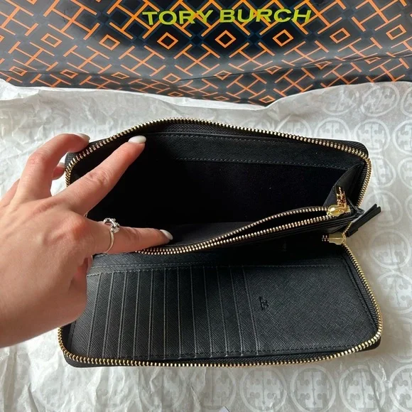 Tory Burch Robinson Passport Continental Wallet Black Gold